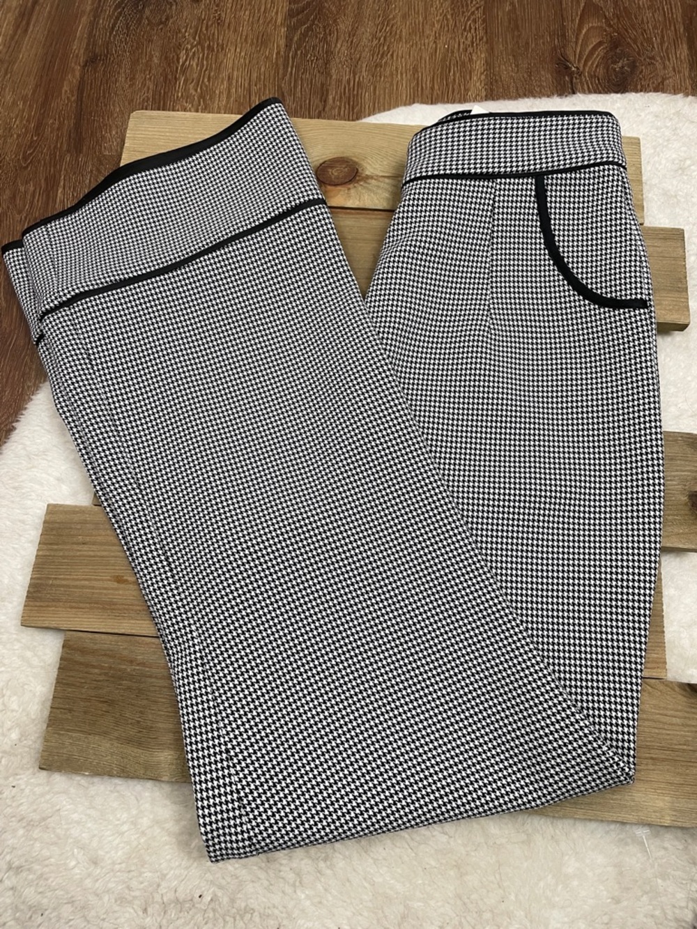 finders keepers NWT Black and White Houndstooth Romy Pants